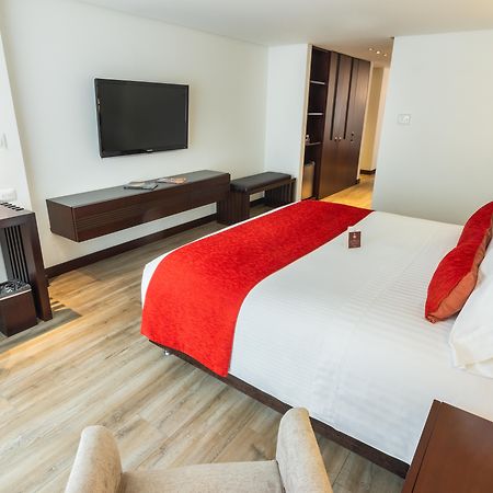 Best Western Plus 93 Park Hotel Bogota Bagian luar foto A room at the hotel
