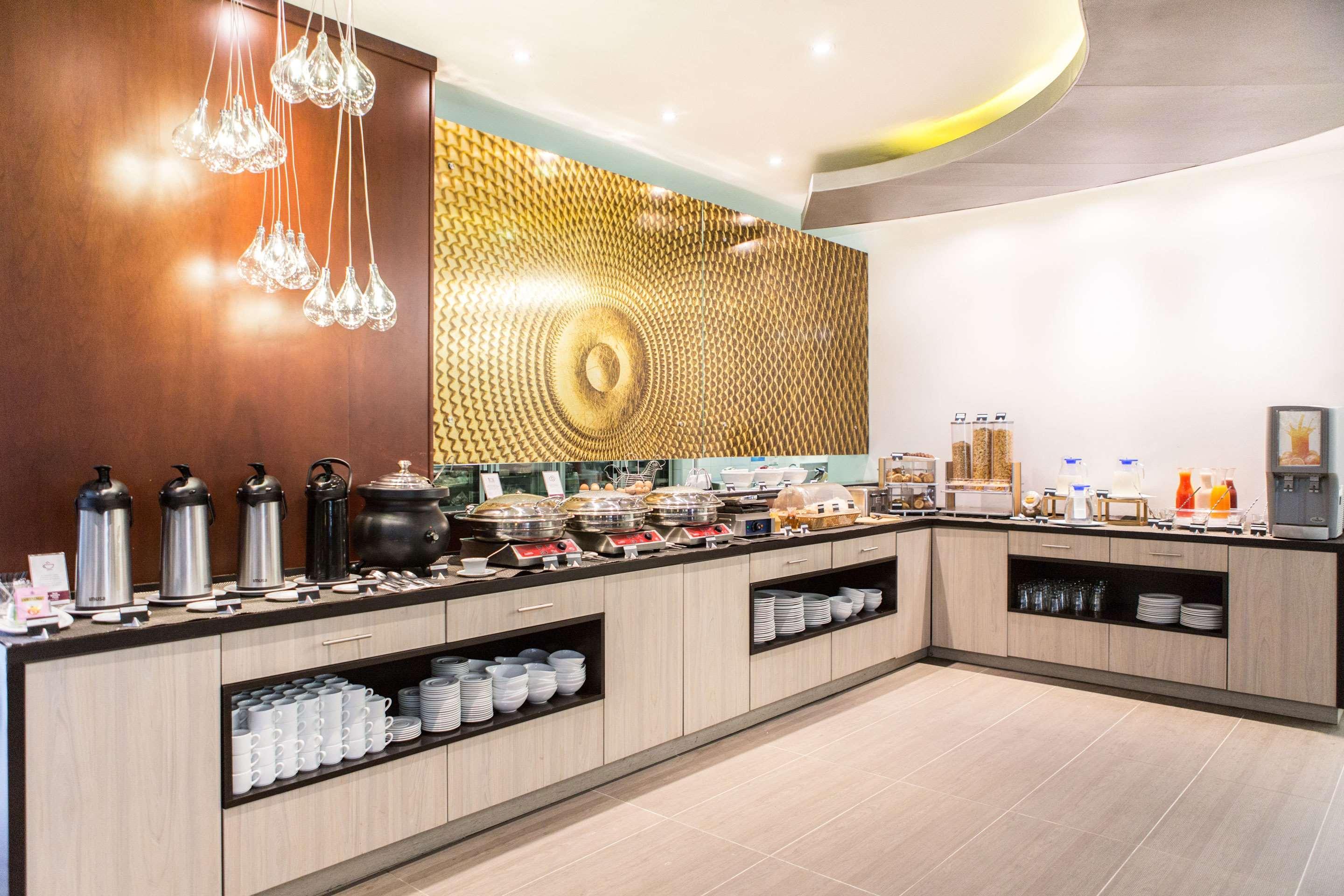 Best Western Plus 93 Park Hotel Bogota Bagian luar foto The lounge at the airport