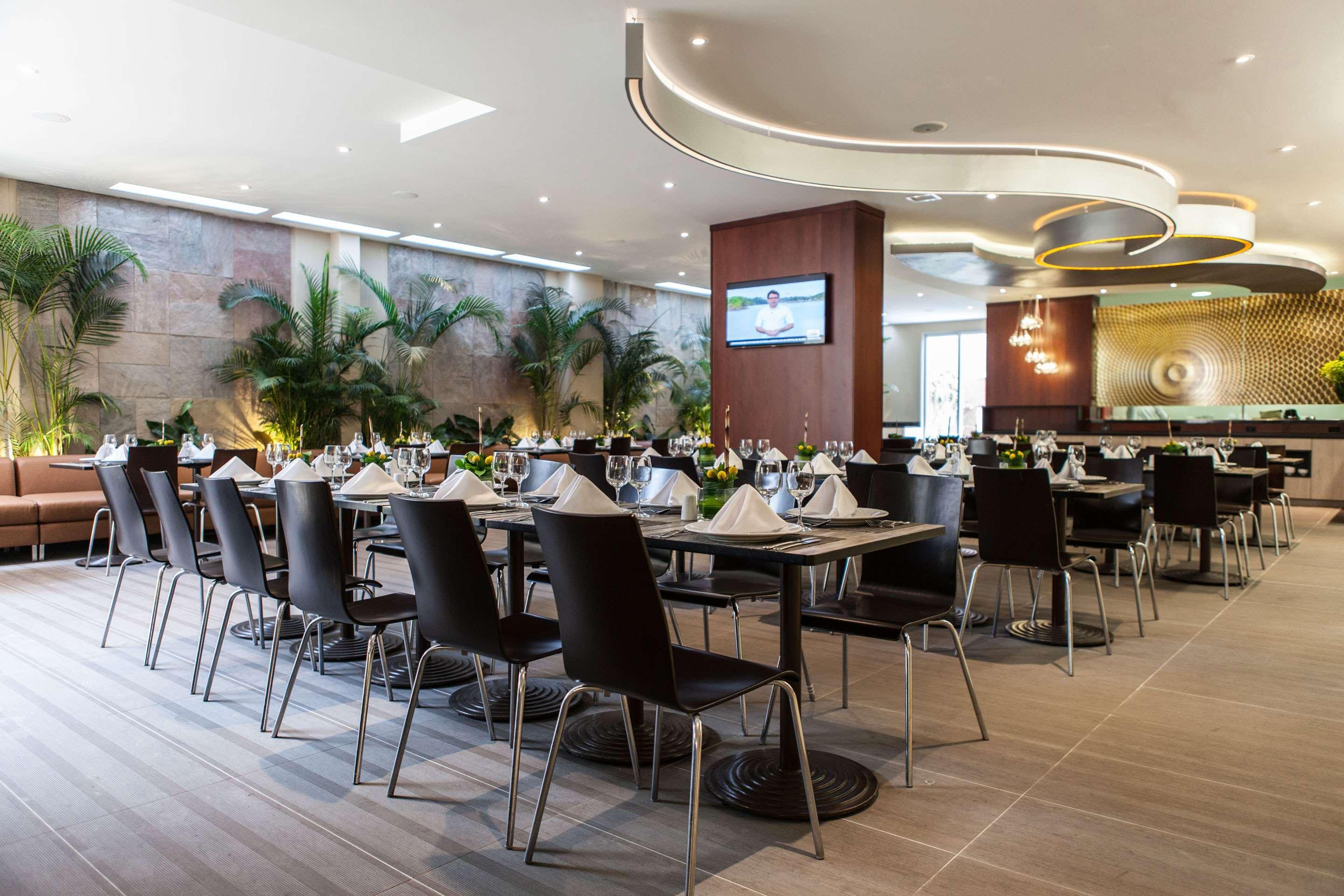 Best Western Plus 93 Park Hotel Bogota Bagian luar foto The VIP lounge at Tan Son Nhat International Airport