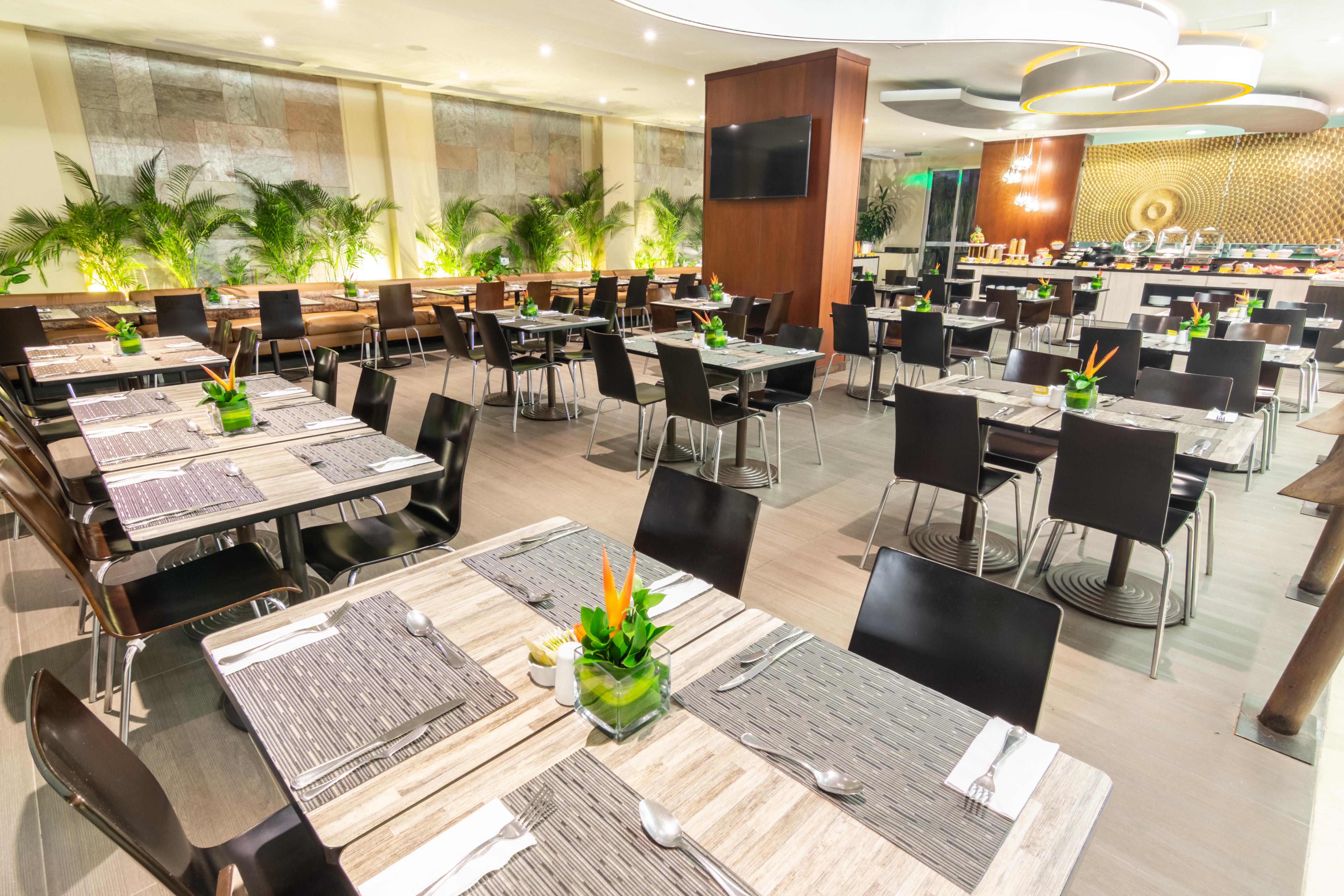 Best Western Plus 93 Park Hotel Bogota Bagian luar foto The Club at Changi Airport