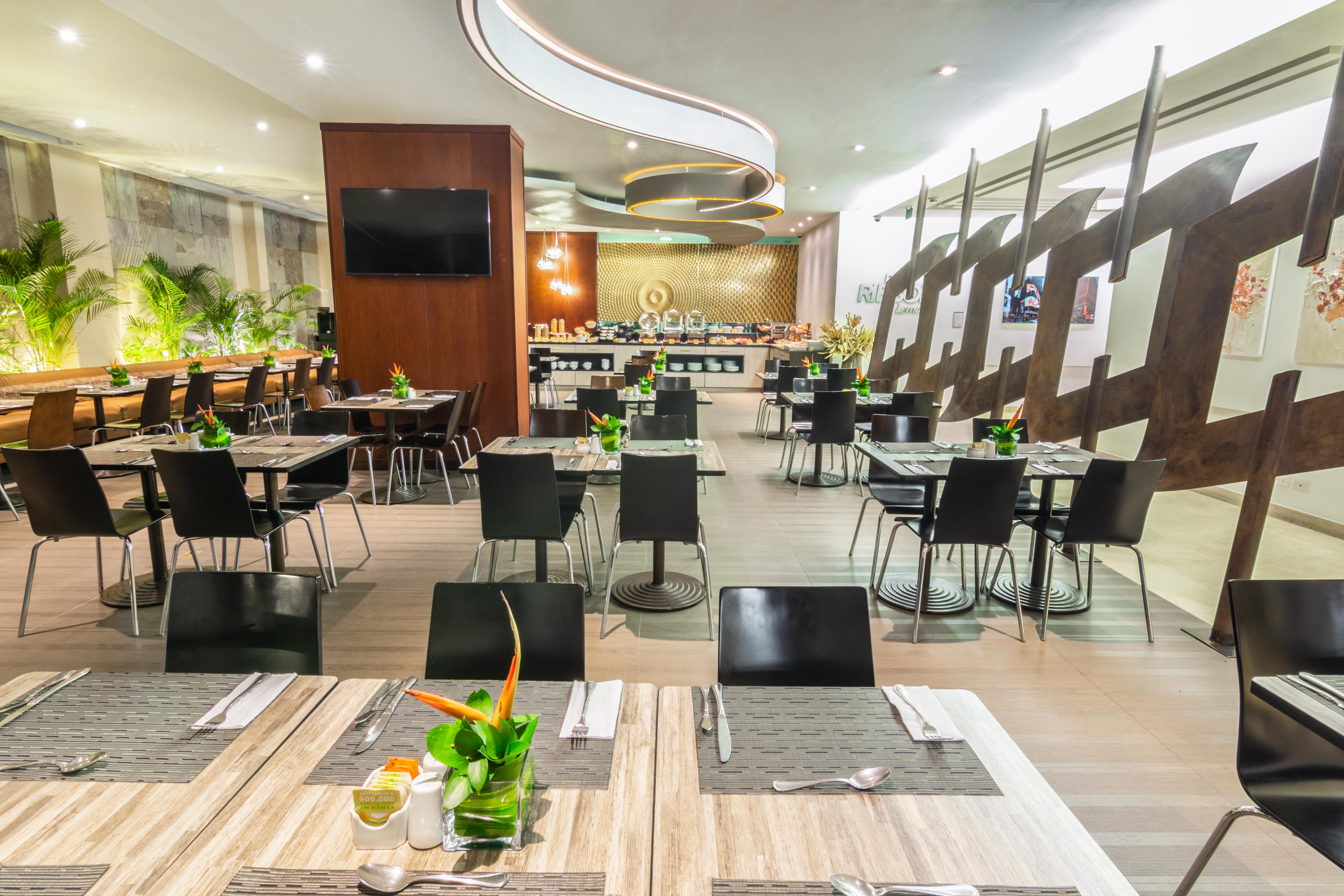 Best Western Plus 93 Park Hotel Bogota Bagian luar foto The lounge at Kuala Lumpur International Airport