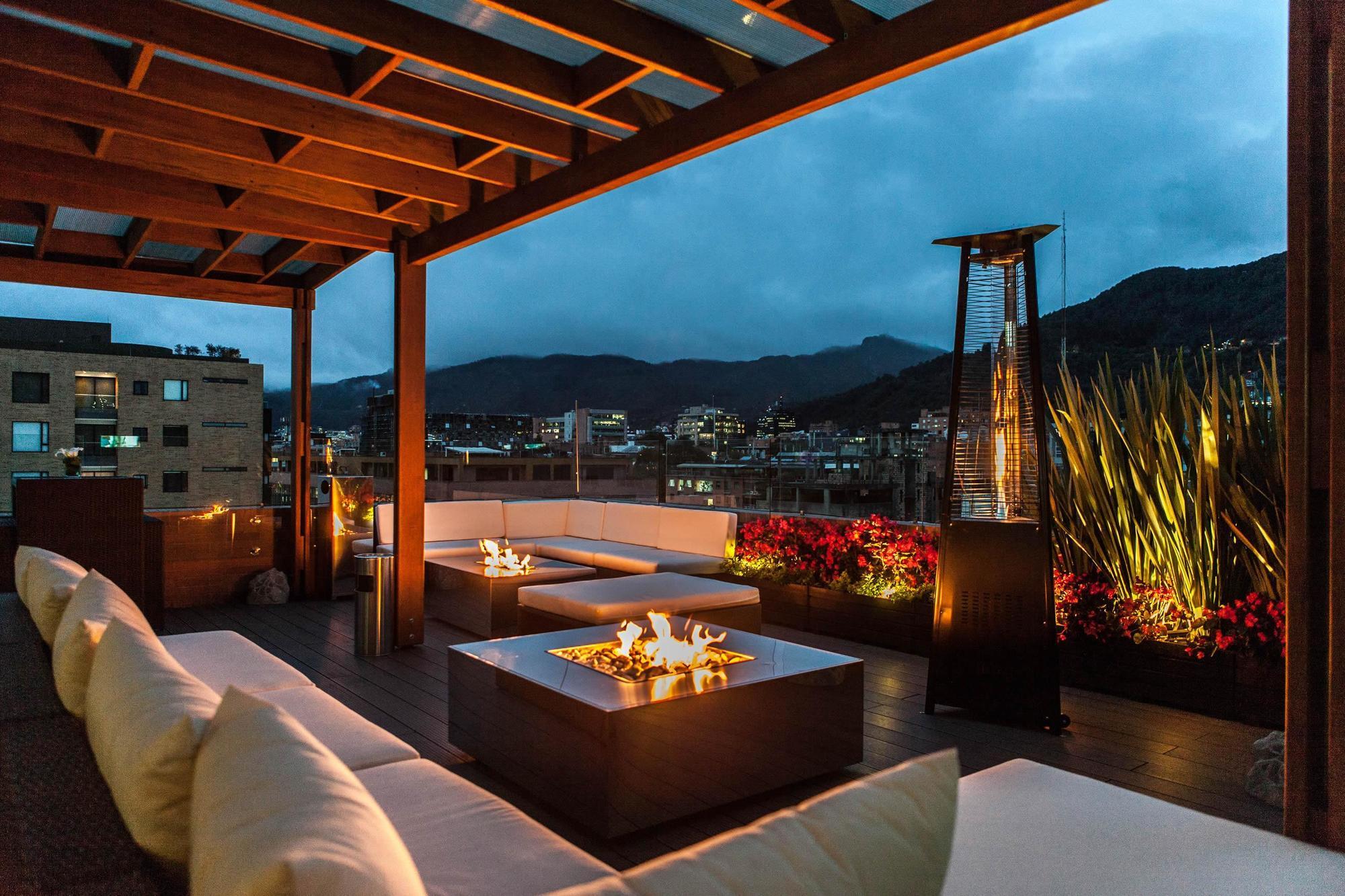 Best Western Plus 93 Park Hotel Bogota Bagian luar foto Rooftop bar at the Four Seasons Hotel, Santiago