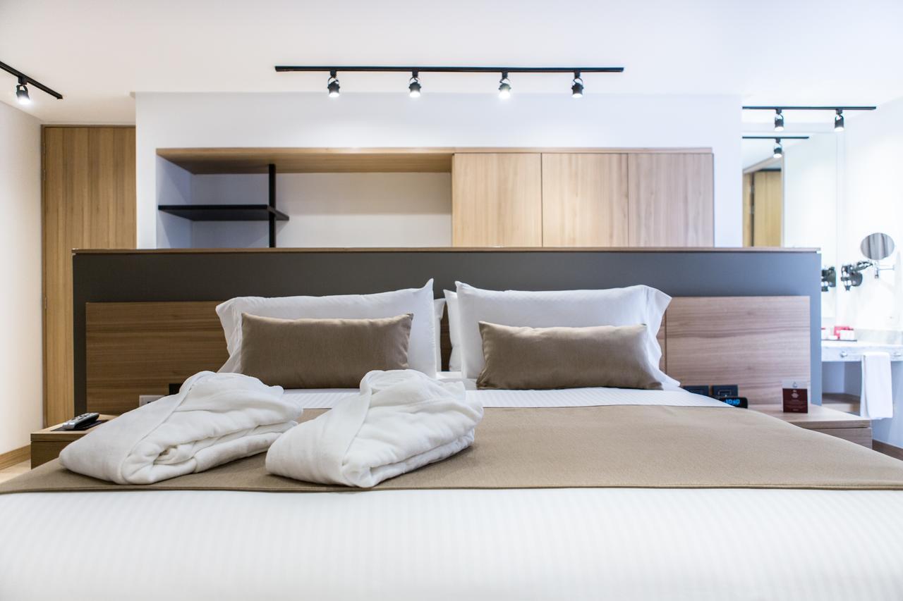 Best Western Plus 93 Park Hotel Bogota Bagian luar foto A bedroom at the hotel