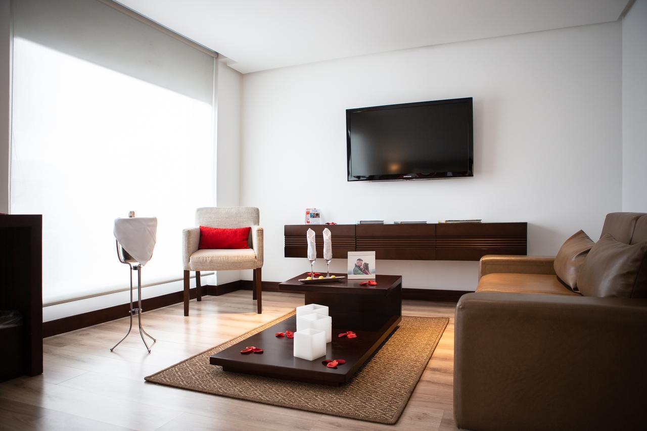 Best Western Plus 93 Park Hotel Bogota Bagian luar foto A living room at the hotel