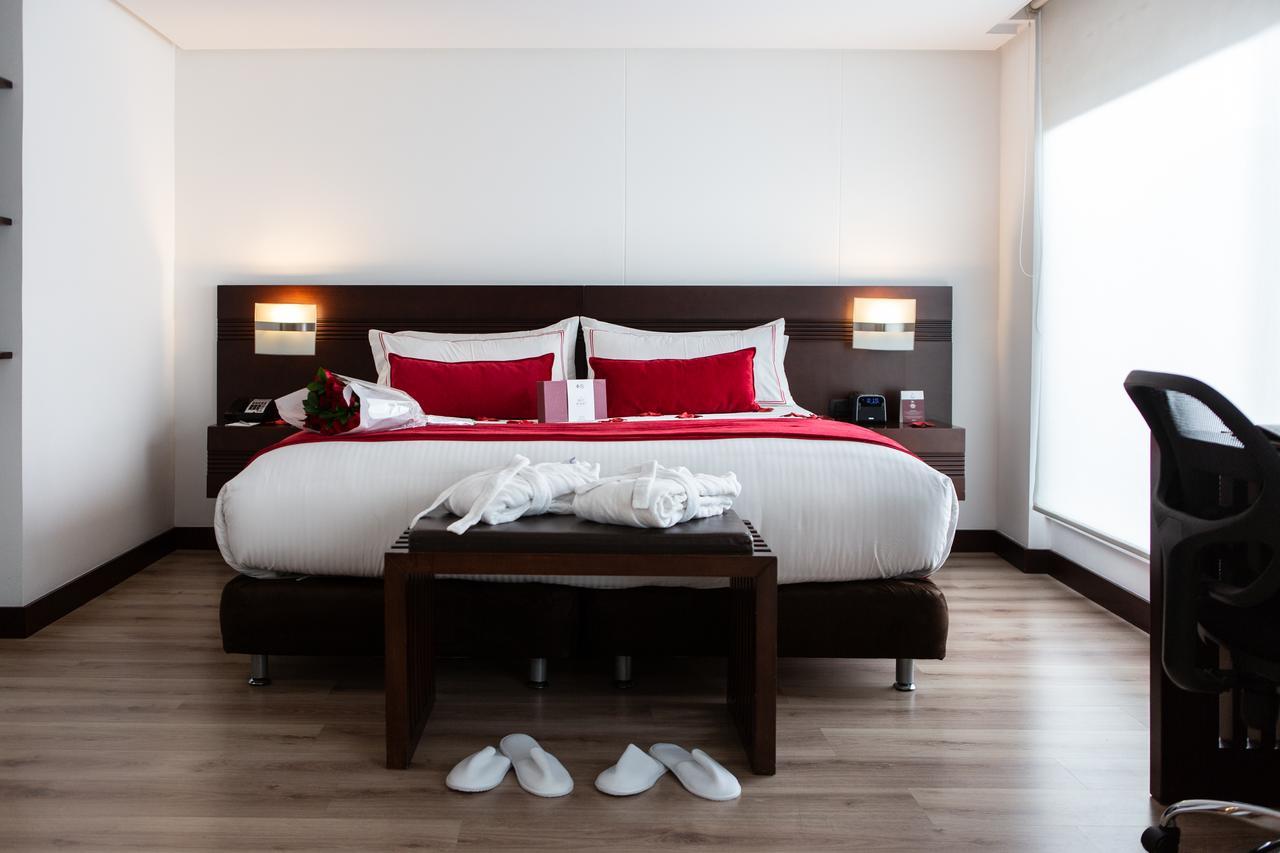 Best Western Plus 93 Park Hotel Bogota Bagian luar foto A bedroom at the hotel